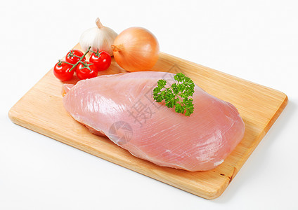 生火鸡胸砧板洋葱食物家禽胸肉鱼片蔬菜火鸡食品库存图片