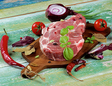Raw Polk颈屠宰场紫色食物腰部鱼片猪肉生肉美食家洋葱生猪肉图片