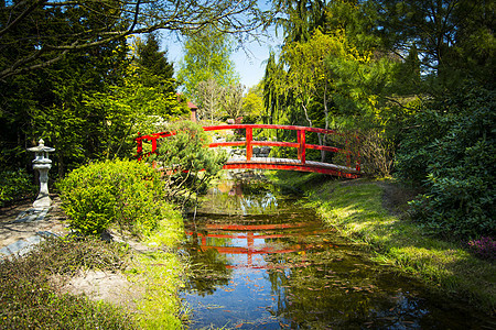 在日本花园的木环桥图片