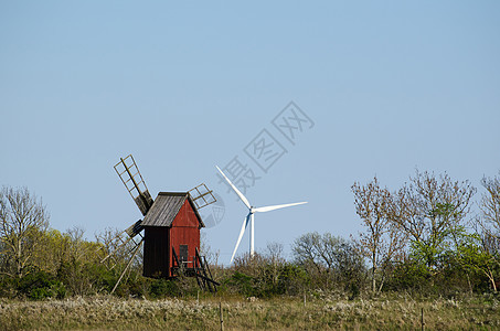 新的和老旧风车力量涡轮技术天空环境活力生态资源图片