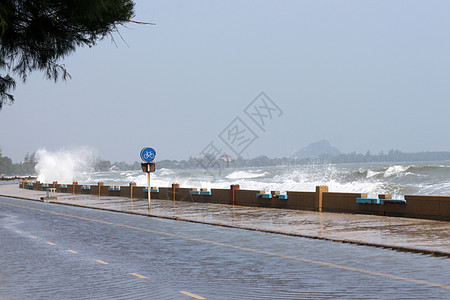 暴风雨 海浪升起淡水天气浩劫天空气象力量波浪蓝色冲浪生长图片