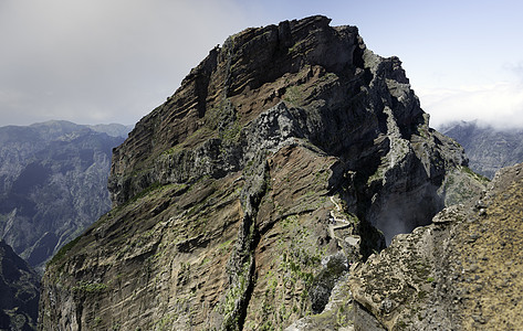 马西拉岛上的皮科阿列罗顶峰小路火山悬崖蓝色旅行天空岩石山脉远足图片