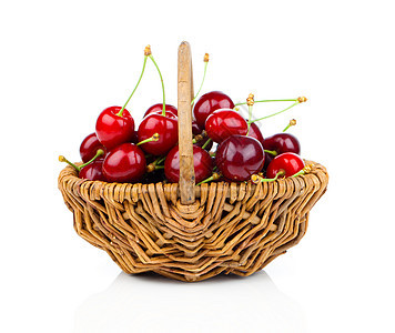 白色背景的一篮子新鲜红樱桃水果饮食红色甜点黑色叶子浆果食物营养柳条图片