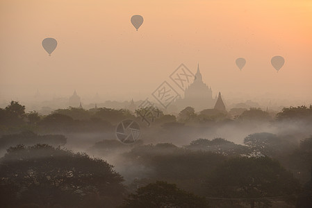 气球以 bagan 装在气球中地标佛塔寺庙宗教建筑学旅游旅行空气文化神社图片