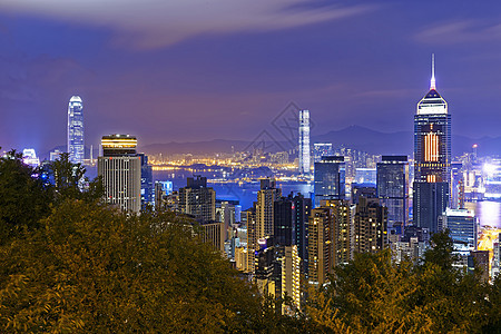 香港市之夜办公城市反射摩天大楼金融旅行顶峰游客市中心烟雾图片