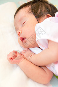 睡觉婴儿白色镜头生长女孩被子午睡女性儿童延伸焦点图片