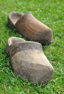 两个木塞荷兰木鞋高清图片