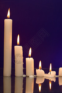 黑暗中的蜡烛灯芯灯光火焰记忆悲哀照明悲伤燃烧宗教冥想图片
