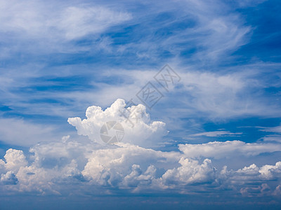 美丽的蓝天空 云彩背景积雪图片