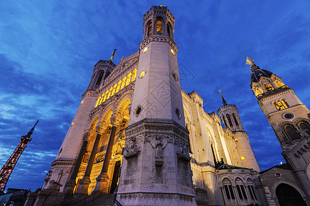 里昂的Basilica公司景观建筑宗教天际蓝色天空城市建筑学大教堂教会图片
