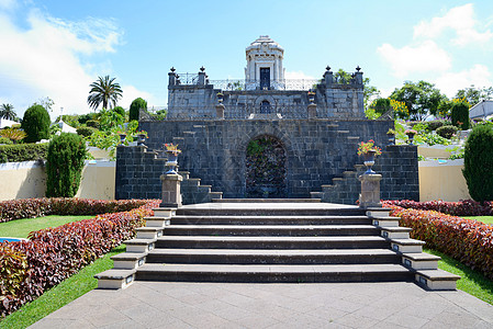 植物园建筑草地棕榈天空热带红色植物公园旅行衬套图片