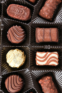 巧克力松露正方形糖果坚果团体圆形食物红色小雨花生图片