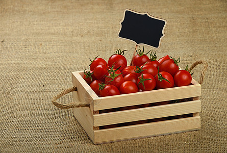 红西红番茄盒装箱 在画布上贴有价格标志活力黄麻收成农业蔬菜盒子红色食物黑板黑色图片