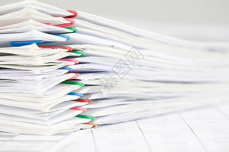 财务账户报告手续过重的纸质文件图片