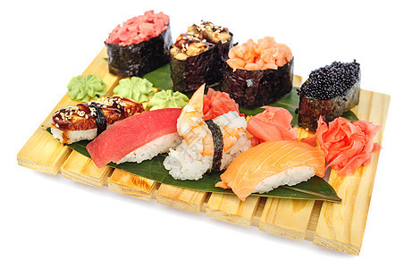 竹板上的寿司卷美食套餐寿司木板团体奶油竹子海鲜食物鳗鱼图片