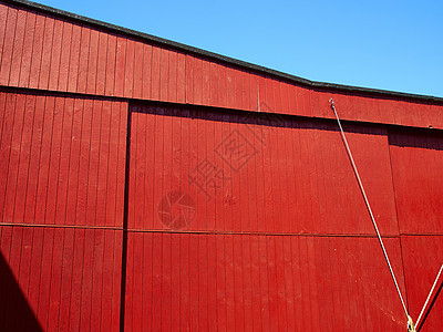 红色旧的红木谷仓国家建筑历史性干草窝棚场地农村木头天空农场图片