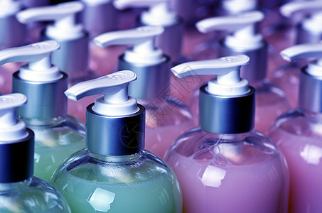 装有身体护理塑料瓶和美容产品的塑料瓶化妆品收藏保健塑料浴室液体配饰肥皂洗剂头发图片