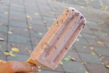 美味的红豆冰冰冰棒奶油公园甜点冻结牛奶棒冰食物小吃图片