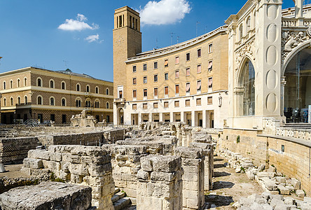 圣奥龙佐广场的罗马两栖剧院 莱克 萨列滕托建筑历史建筑学脚跟城市石头帝国房子文化正方形图片