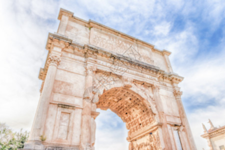 与意大利罗马TitusArch的分散背景文化石头历史地标考古学天空蓝色旅行铁托建筑学图片
