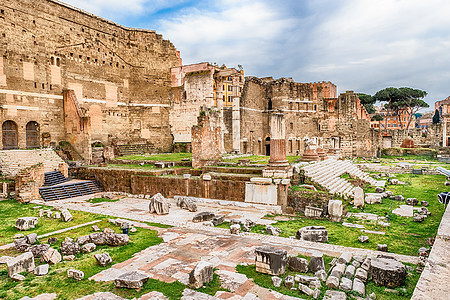 奥古斯都的论坛 废墟 通过罗马建筑学火星皇帝纪念碑旅游市场古董建筑柱子地标图片