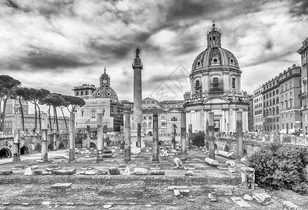 罗马Trajan论坛和专栏的景象废墟纪念碑广场帝国建筑大教堂地标建筑学旅行旅游斗兽场图片