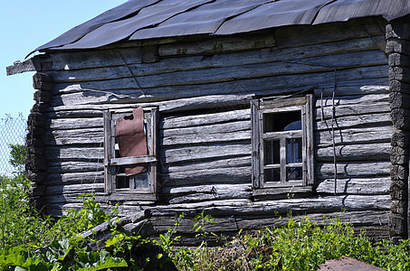 旧遗弃的木制农舍封闭式图片