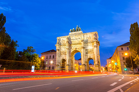 慕尼黑胜利拱门雕像交通音乐厅围攻者景观纪念碑街道市中心文化生活图片