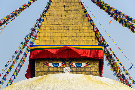 加德满都的眼睛文化世界寺庙金子建筑学祷告宗教天空地标背景图片