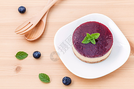 蓝莓芝士蛋糕 木本带新鲜薄荷叶奶油饮食烹饪甜点焦糖产品覆盆子小吃营养面粉图片