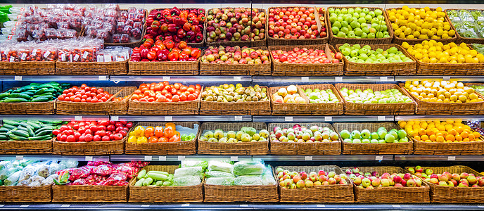 超市货架上新鲜水果和蔬菜食物绿色商业生产杂货店购物中心市场萝卜黄瓜店铺图片