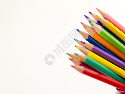 白色背景上的笔纸蜡笔棕色红色铅笔空白团体学校调色板橙子蓝色绘画图片