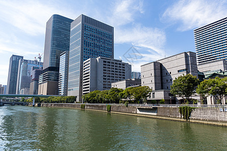 日本大阪市风景商业天空地标建筑学池塘城市晴天摩天大楼城堡公园图片