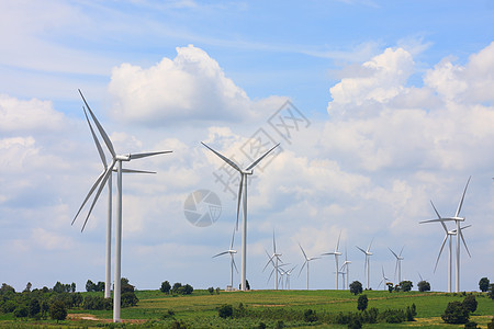 风力涡轮机活力金属蓝色翅膀风车力量发电机多云桅杆绿色图片