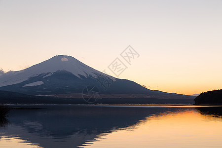 晚间藤山日出旅行公吨地标观光季节火山花朵天空蓝色图片