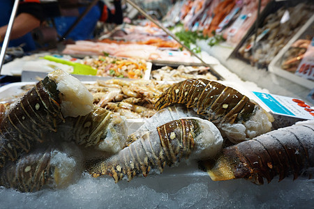 市场上的龙虾肉图片