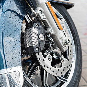 摩托车上新的闪亮制动盘汽车磁盘运输轮缘运动工程力量自行车速度转子图片