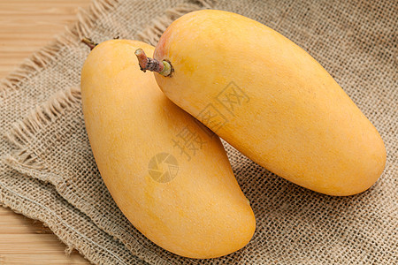 高维生素和矿物质含量高的泰国传统有机新鲜芒果饮食叶子农场营养纤维情调冰沙碳水化合物橙子图片