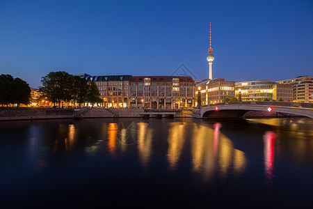 柏林斯普里河和电视塔Fernsehturm吸引力电视地标旅游天空反射市中心景观天际旅行图片