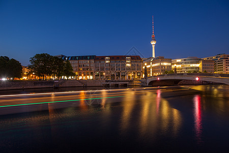 柏林斯普里河和电视塔Fernsehturm市中心电视速度蓝色踪迹运动城市天际小径景观图片