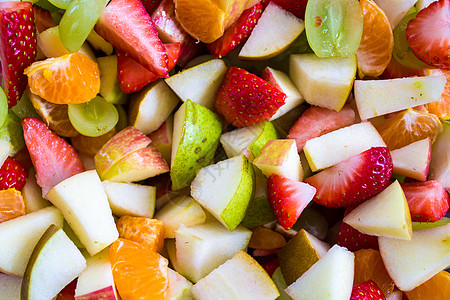 草莓沙拉特写多彩水果沙拉野餐橘子食物菜肴健康饮食混合物红色绿色背景