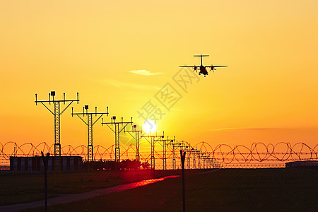 日落时空飞机栅栏飞行阳光机场桨飞机橙子安全着陆商业辉光图片