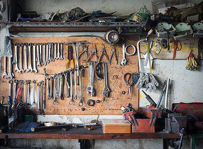 工具架在墙壁上收藏作坊螺丝刀钻头车库店铺木工金属工作台桌子图片