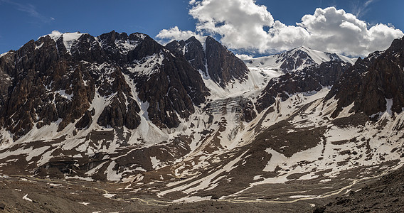 阿尔泰山区的山地风景美景首脑滑雪高度勘探悬崖季节天空旅行运动旅游图片