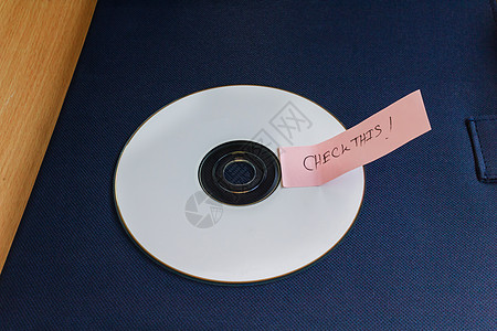 CD 或带有备注文字文字词的光盘 请在表格上选中图片