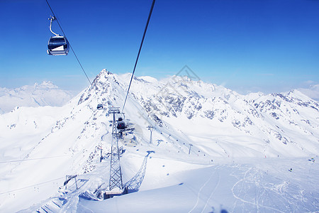 山地滑雪电梯天空顶峰蓝色升降椅高山缆车椅子电缆运动滑雪板图片