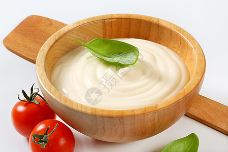 木碗中的奶油酱盘子羊乳白色沙拉酱敷料奶制品酸奶库存静物食物图片