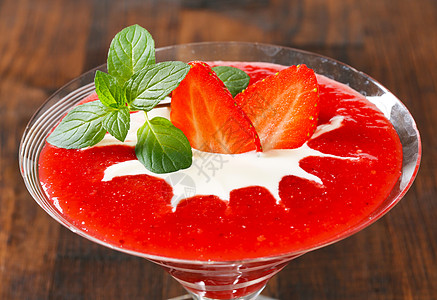 草莓精油加奶油水果冷藏酸奶库存玻璃食物鸡尾甜点小吃泥状图片
