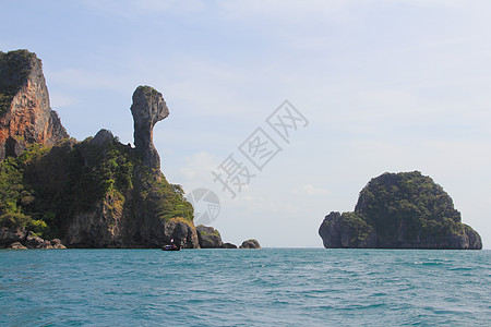 泰国山鸡岛悬崖石灰石岩石热带异国情调海洋蓝色天空图片