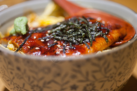 日本拉面海鲜盘子绿色蔬菜午餐肉汤餐厅美食食物面条图片